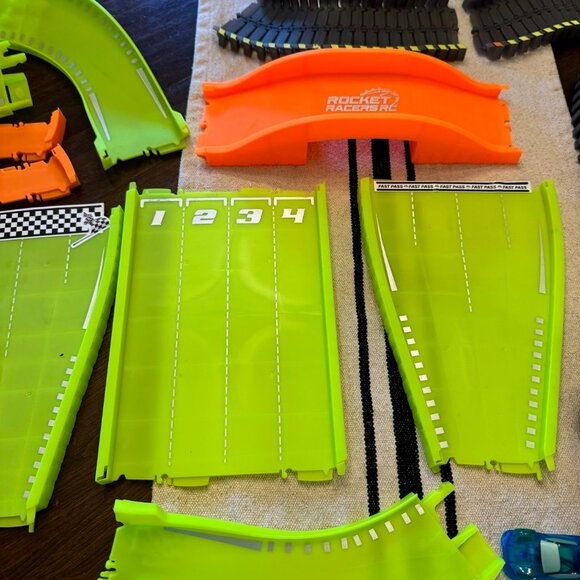 Magic Tracks RC Car Rocket Racers Glow In The Dark - Picture 4 of 5